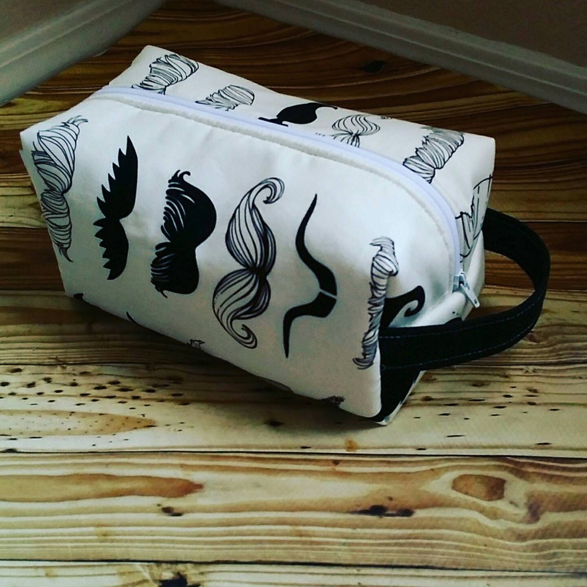 SewAnnaButton's tweet photo. Custom made toiletry case, made to order, personalized, … https://t.co/f65fWIaLxd #SewAnnaButtonDesigns #ToiletryBag https://t.co/qYTKDpO5Zs