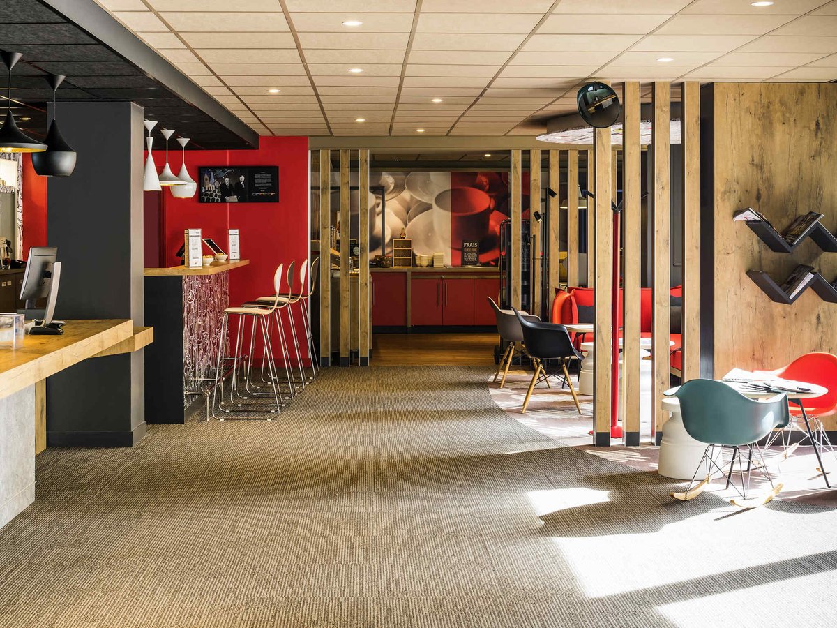 zecharger's tweet photo. ✨L'#Hôtel #Ibis à #Paris #PontdeSuresnes innove, en proposant des #chargeursportatifs ultra-modernes disponible dans tout l'établissement😀 https://t.co/x6JqR8e4Ym