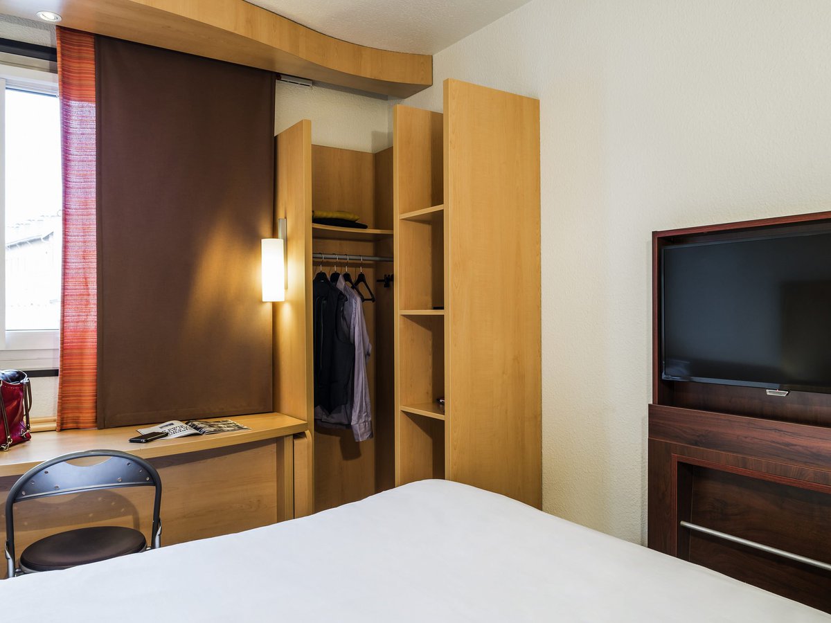 zecharger's tweet photo. ✨L'#Hôtel #Ibis à #Paris #PontdeSuresnes innove, en proposant des #chargeursportatifs ultra-modernes disponible dans tout l'établissement😀 https://t.co/x6JqR8e4Ym