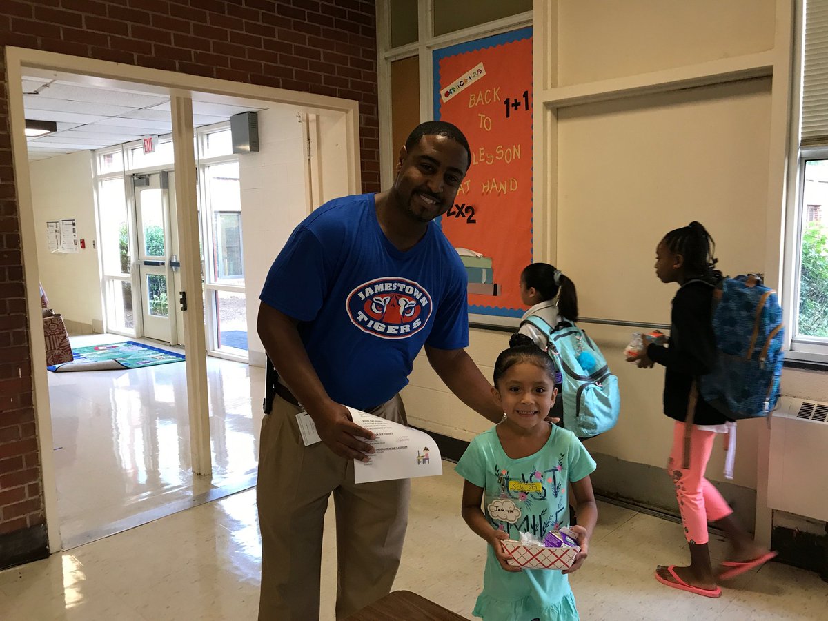 GCSchoolsNC's tweet photo. And we are off to a great start! #GCSFirstDay2017 at Jamestown Elementary! https://t.co/6eCmm5txeF