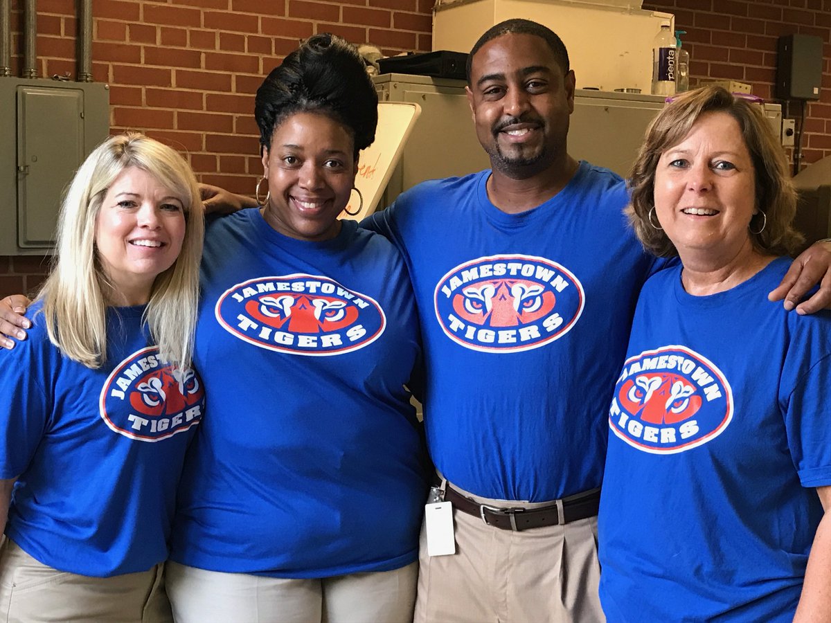 GCSchoolsNC's tweet photo. And we are off to a great start! #GCSFirstDay2017 at Jamestown Elementary! https://t.co/6eCmm5txeF