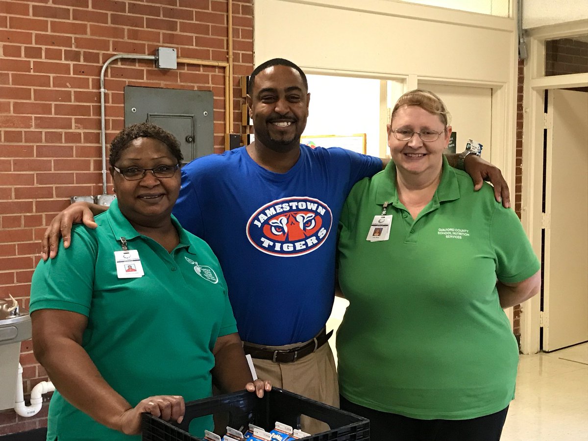 GCSchoolsNC's tweet photo. And we are off to a great start! #GCSFirstDay2017 at Jamestown Elementary! https://t.co/6eCmm5txeF