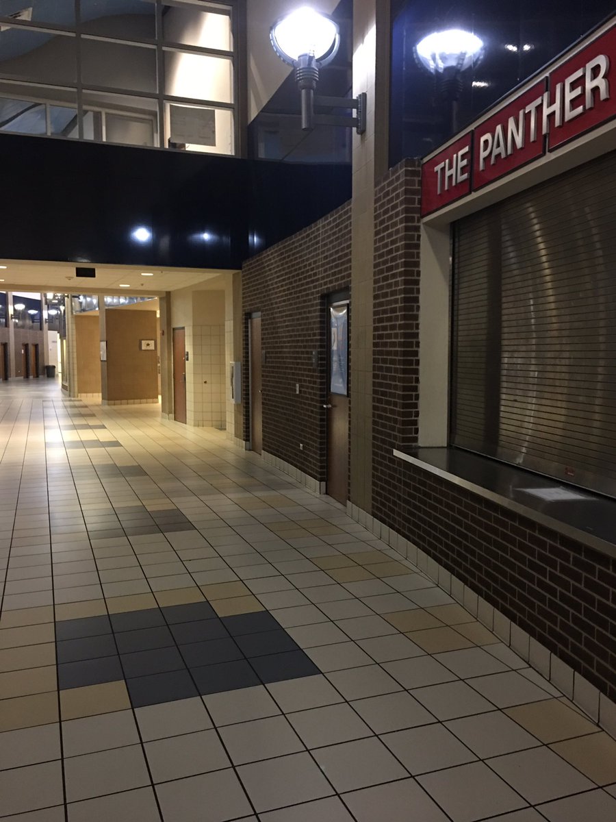 Dr_TiaSimmons's tweet photo. Over 4300 students-ALL in class. Proud of my students & DHS team! ❤️💙#DvilleDayOne @DuncanvilleISD @Duncanville_HS @DvilleCounselor https://t.co/SVIq32IXHO