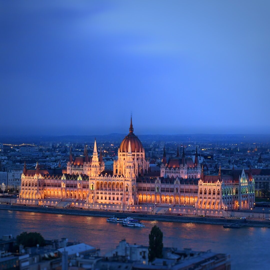 nomadxperiment's tweet photo. In beautiful Budapest the next month, which has understandably become a #digitalnomad hotspot. Working from @kaptarbudapest #remoteworking https://t.co/2WmmqXgkDT