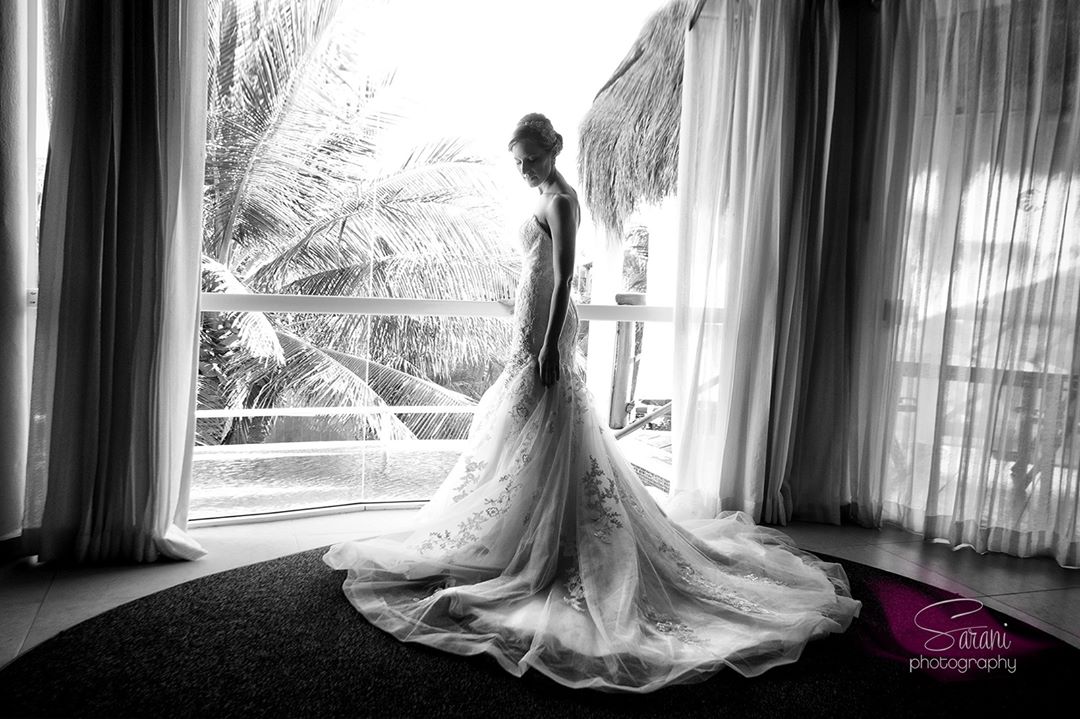 saraniweddings's tweet photo. A flimsical look for a gorgeous bride.
#saraniphotography
#gettingreadypictures
#weddinggettingready
#bridegettingready
#destinationbride https://t.co/VrKWvpQXNF