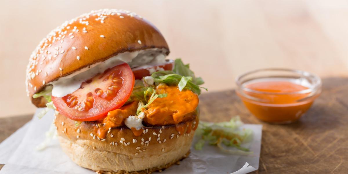 FinagleaBagel's tweet photo. Make your Monday 🔥🔥 Get a Finagle a Bagel Buffalo Chicken Sandwich for only $5.99 + tax! #mondaymotivation #mondayspecial #bostoneats https://t.co/0Edq3vrFzQ