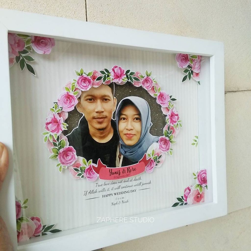 ZaphereStudio's tweet image. Scrapframe pesanan sissy Novi di Surabaya untuk hadiah pernikahan sahabat. Thank you. 🍀🌺🌿 #scrapframe #scrapframebogor #zapherestudio_scrap…