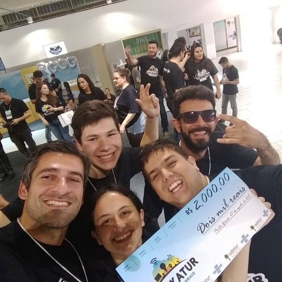 andrefanjos's tweet photo. Depois de uma longa jornada, o prêmio! A reward after a hackathon! #startup #hackatur #pontagrossa #hackathon https://t.co/kktACbdNT2