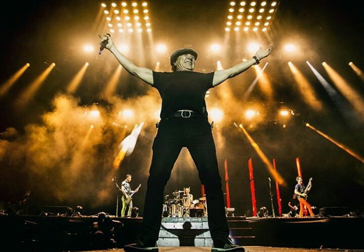 muse_argentina's tweet photo. #MuseReading https://t.co/BisKivqEa2