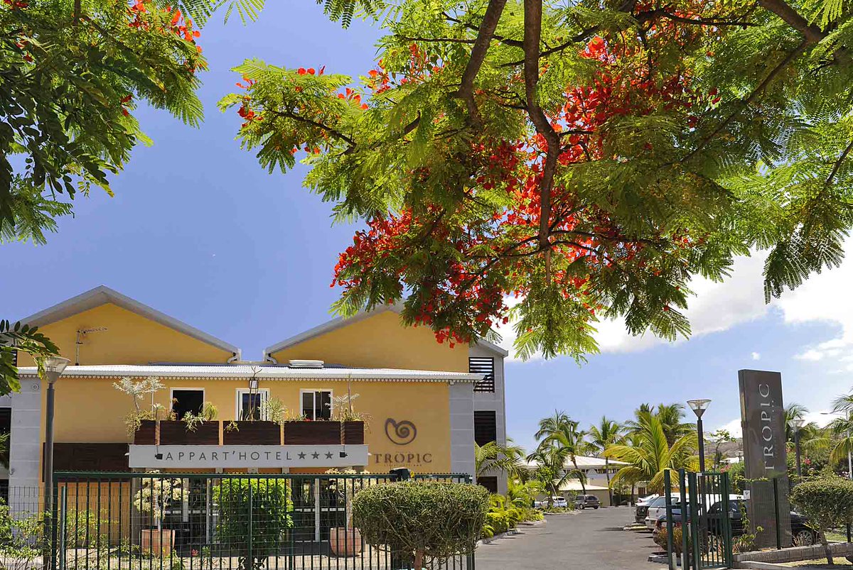 Tony_Loeb's tweet photo. Un hôtel à la Réunion nous envois ce message "Vraiment je suis conquise par votre produit qui est plus que complet » https://t.co/OfhnZs1k5e https://t.co/16iTcSQ88H