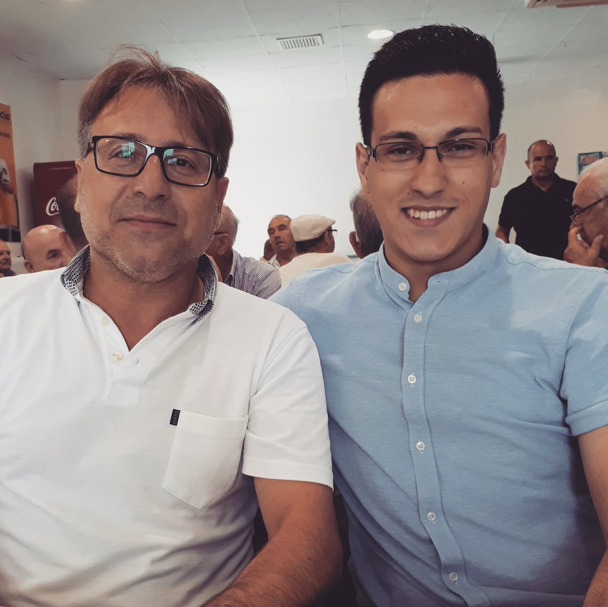 cnavarroahicart's tweet photo. Tu compañía define quién eres. Por eso es aconsejable juntarse con #lomilloret ✌ @PacoMico https://t.co/2EaYqkcnpl