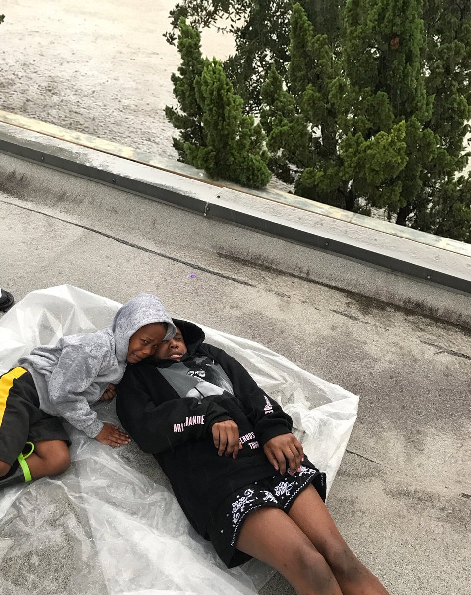Barlow100's tweet photo. Couple more inches and these kids will drown. This is a rooftop!! Please send help 12475 Woodforest Dr @abc13houston @FoxNews #HarveyFlood https://t.co/jGwr7ttbFN