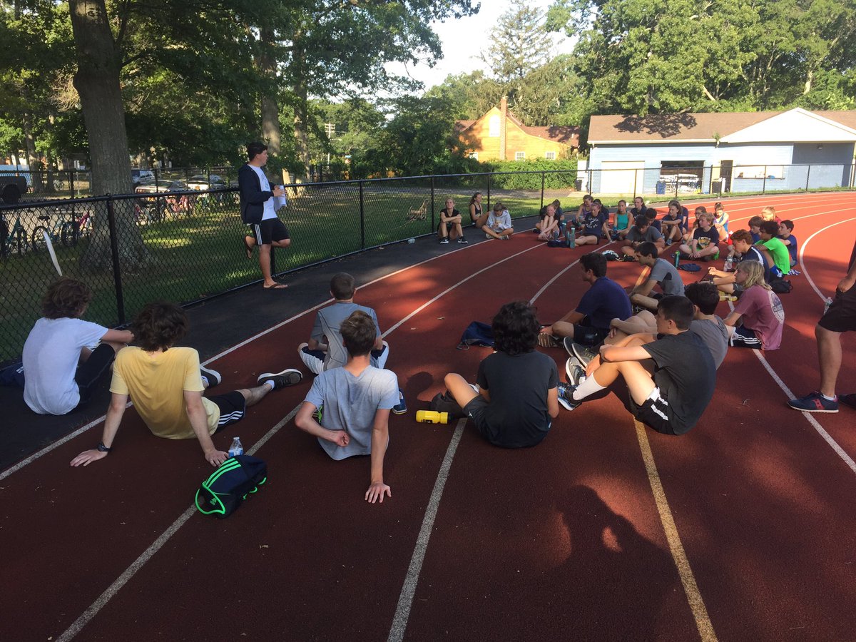 BBPXCTF's tweet image. @CoachUngaro Leading a post workout discussion… Very positive work at all around…small steps in a long season!