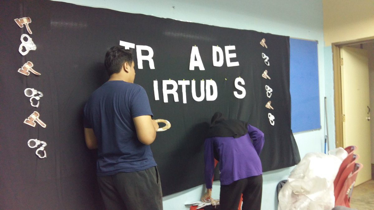 tropadevirtudes's tweet photo. Currently we are doing preparation for the exhibition tomorrow! https://t.co/dmZf2qJDEW
