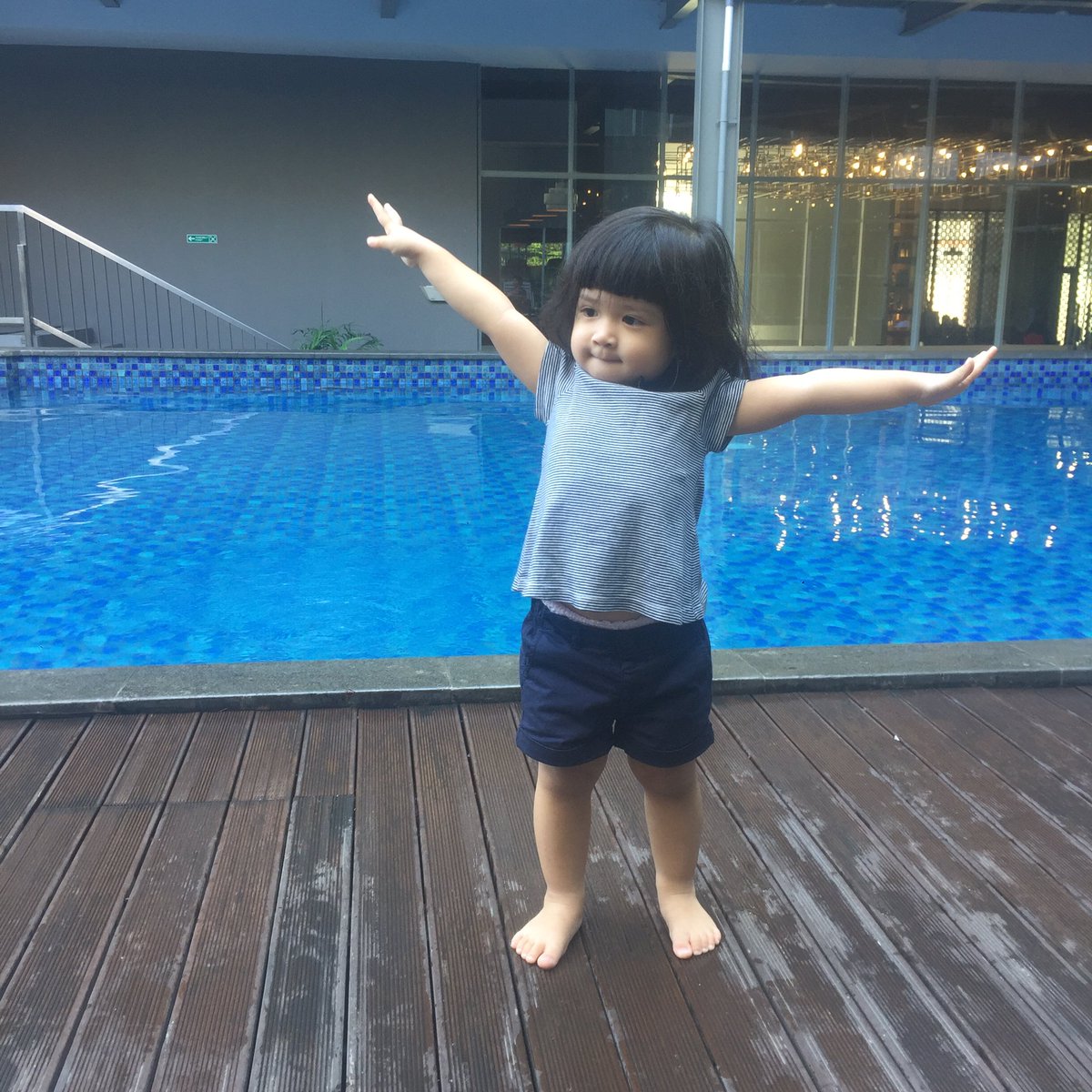 c03m1's tweet photo. Difoto maunya dengan gaya "Show" https://t.co/bAwafiLwb9
