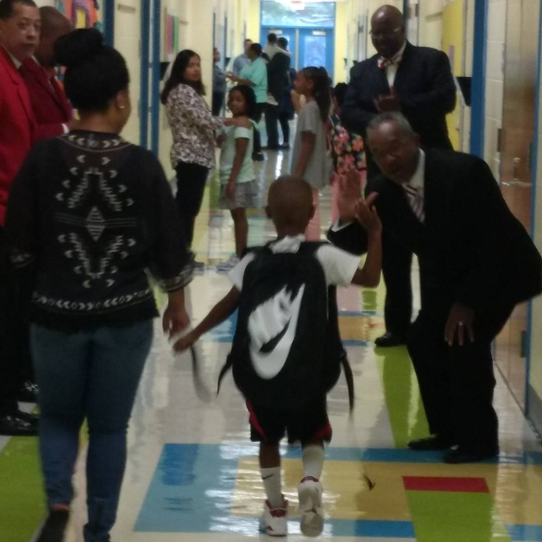 RACnupes's tweet photo. Welcome Back 2 School Pep Rally today at Bugg Elementary! @kapsi1911 @NtlGuideRight @footesie @BuggMagnet @MEProvince https://t.co/zUmT6Zi2cP