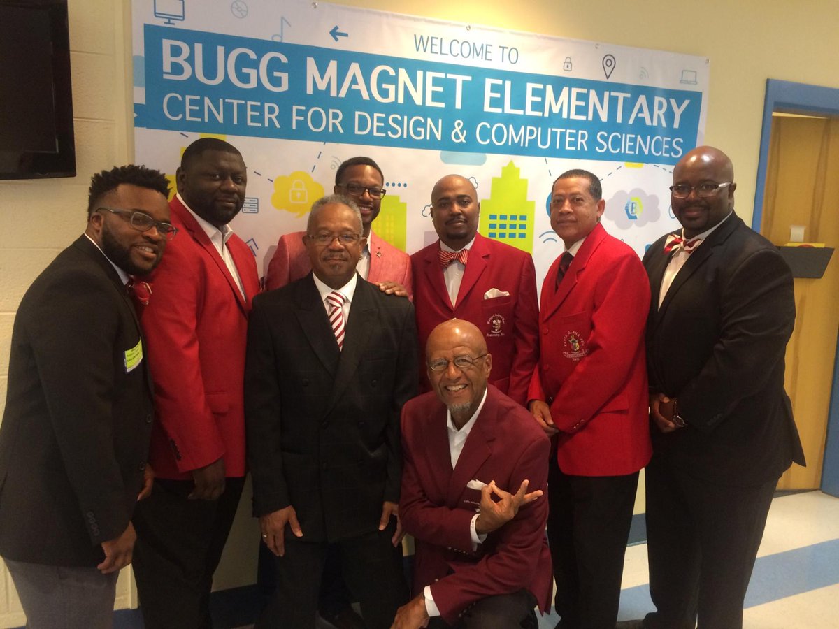 RACnupes's tweet photo. Welcome Back 2 School Pep Rally today at Bugg Elementary! @kapsi1911 @NtlGuideRight @footesie @BuggMagnet @MEProvince https://t.co/zUmT6Zi2cP
