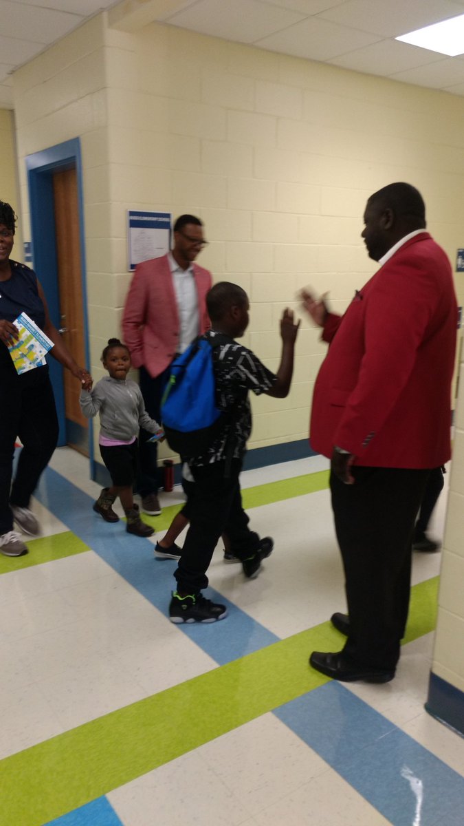 RACnupes's tweet photo. Welcome Back 2 School Pep Rally today at Bugg Elementary! @kapsi1911 @NtlGuideRight @footesie @BuggMagnet @MEProvince https://t.co/zUmT6Zi2cP