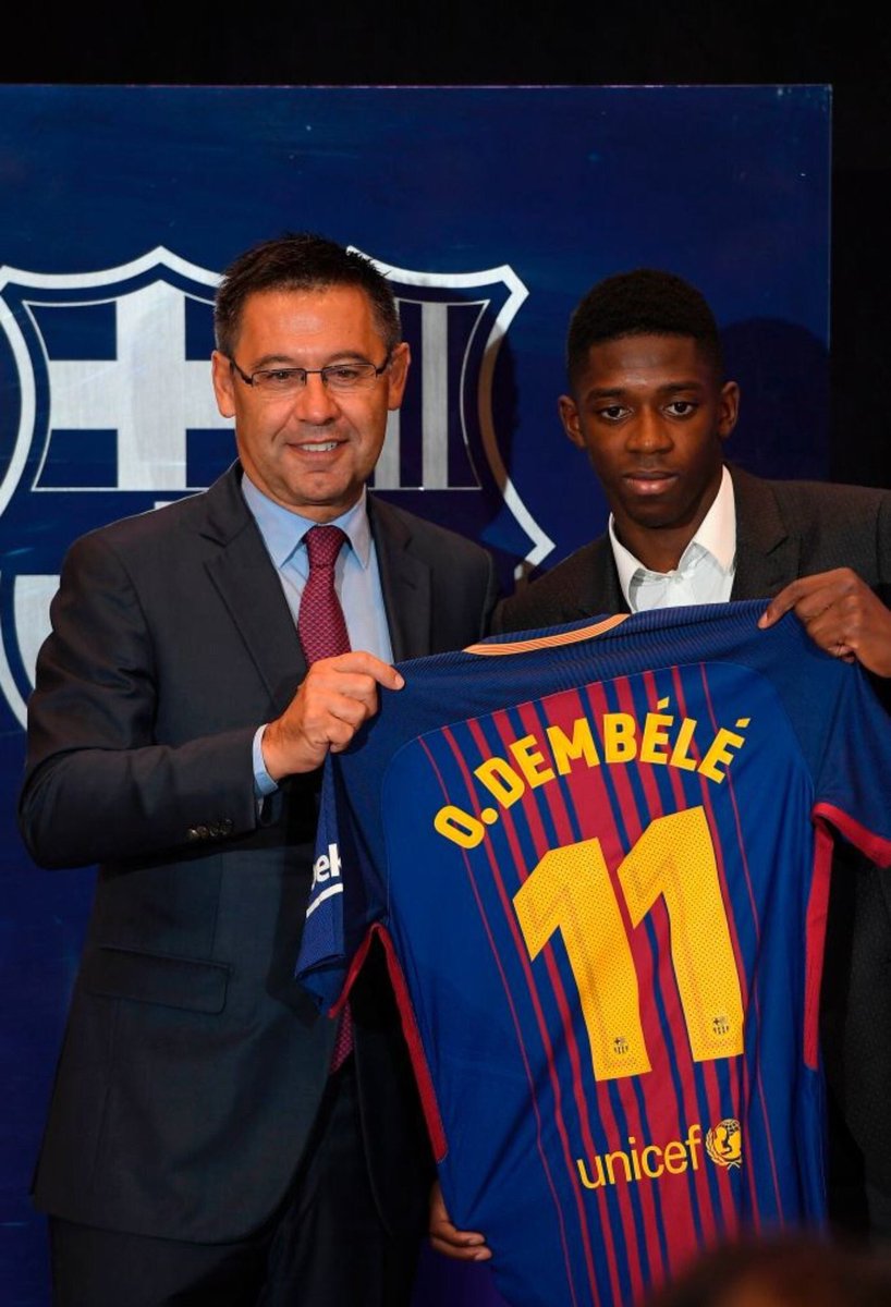 Fvilla7's tweet photo. تقديم ديمبلي كـ لاعب جديد للبارسا ..
سيرتدي القميص رقم " 11 "
#Dembele11 ❤️💙 https://t.co/oTkTv12uiy