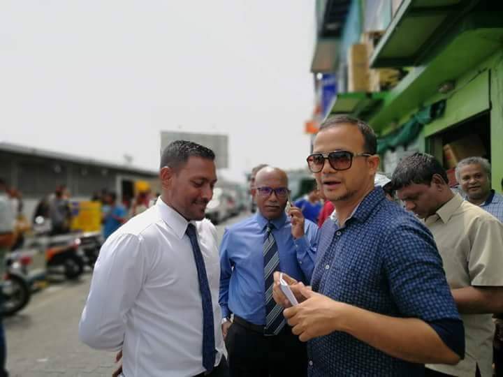 AbdullaNawaz2's tweet photo. @ Mi 2 vakeelun vidhalhu vee kee key thow 
4 menbarunge Majilis ge gondi @huni gondiyah badhlu vee?
@PresidentYAG @ahmed_nihan @FLO_MV https://t.co/fZ5ATqzWw5