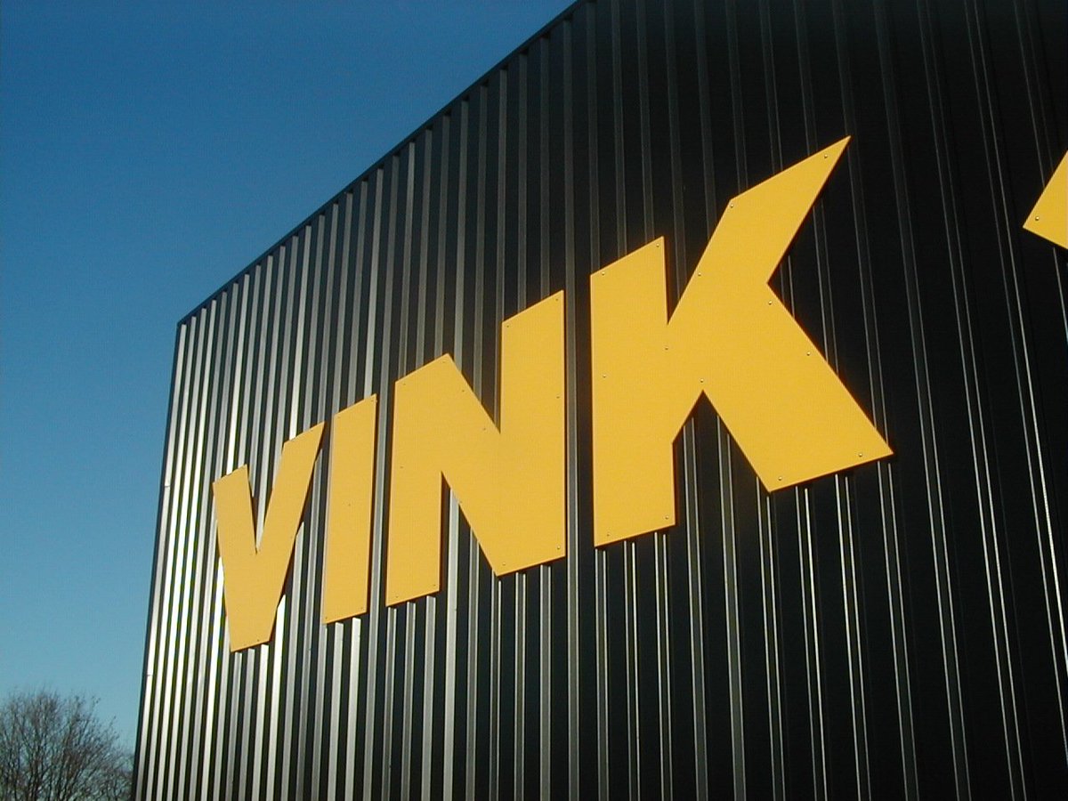 Vink_SignsGraph's tweet photo. #VINK #VINESSE 8MM #Acrylaat gegoten, éénzijde MAT, andere zijde glanzend, lichtdicht, speciaal gepigmenteerd #Freesletters #Gevelletters https://t.co/SIxsz3pkCk