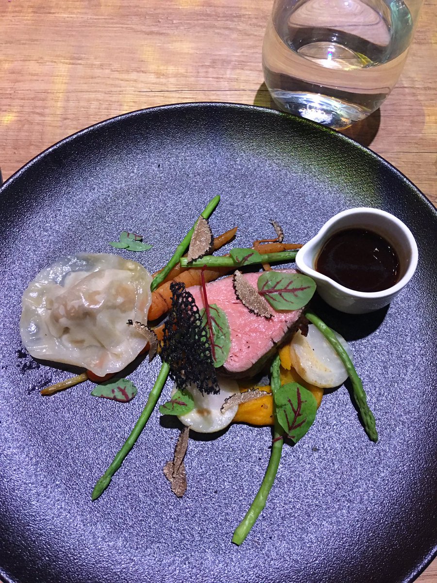 Watching Miele's Dialouge Oven cook perfect soufflé  plus the whole main course at once!
Amazing!@HouseandHome <a href="/MieleCanada/">Miele Canada</a>