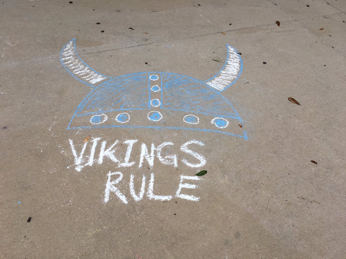 cfbshelley's tweet photo. Many inspirational messages greeted #vivnation today! Share your @CFBISD first day of school pix with hashtag #cfbfirstday https://t.co/OyOm5iBDWN