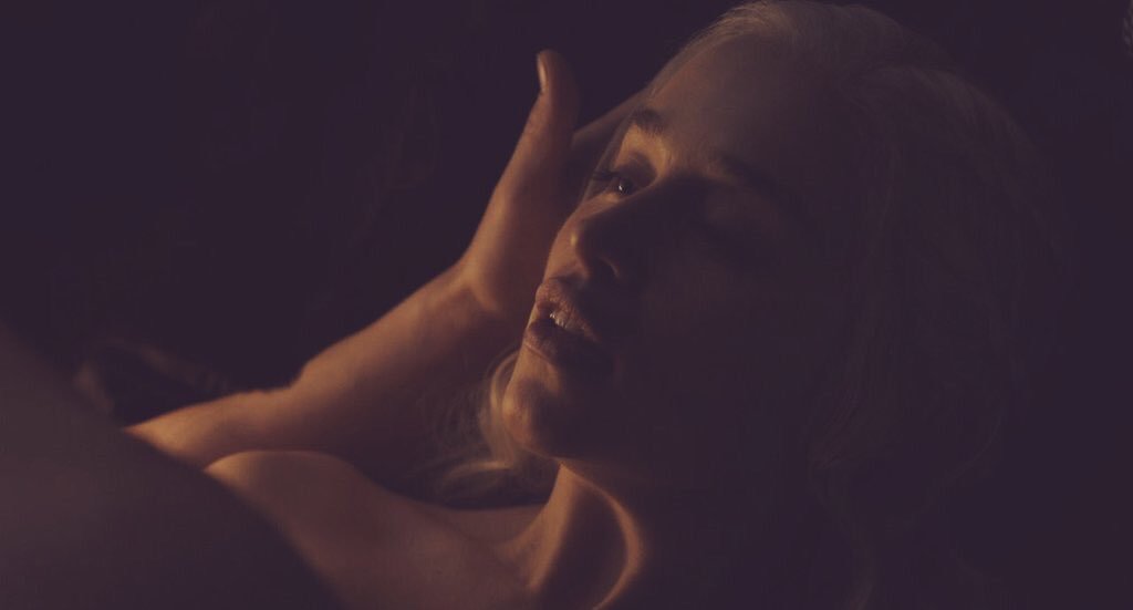 flywithmeey's tweet photo. Daenerys:"I can't have children."
Jon: "Challenge accepted."
#GameOfThrones #Jonery https://t.co/oVAzMqClxV