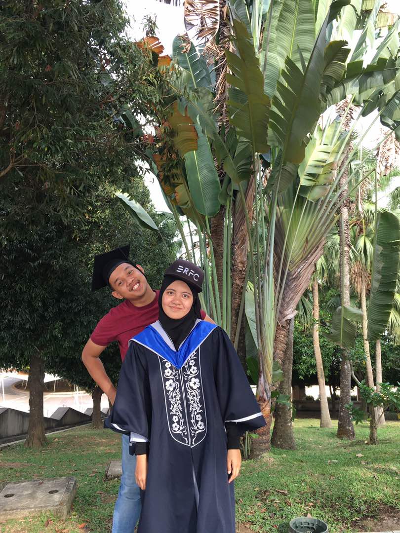 syida21's tweet photo. Entah dari dulu bergaduh je kerjanya , bila ntah na berbaik-baik https://t.co/j3jV2EVEQ5