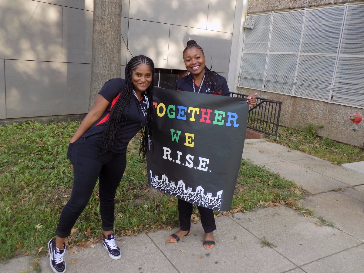 MayaSchools's tweet photo. Students and staff welcomed students to the new year the right way! New year, new possibilities! #TheMayaWay #CelebrateMonday https://t.co/dVDSU1soDl