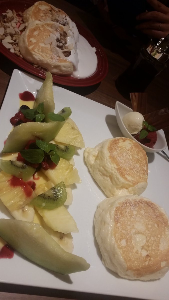 eikochan82's tweet photo. 焼肉か��の～フライングむさしの森珈琲。
ゆっくり話せて幸せな時間でございました。
#興隆 
#むさしの森珈琲 
#いつも一緒いてくれてありがとう友よ https://t.co/Dxyd2jpn3Y