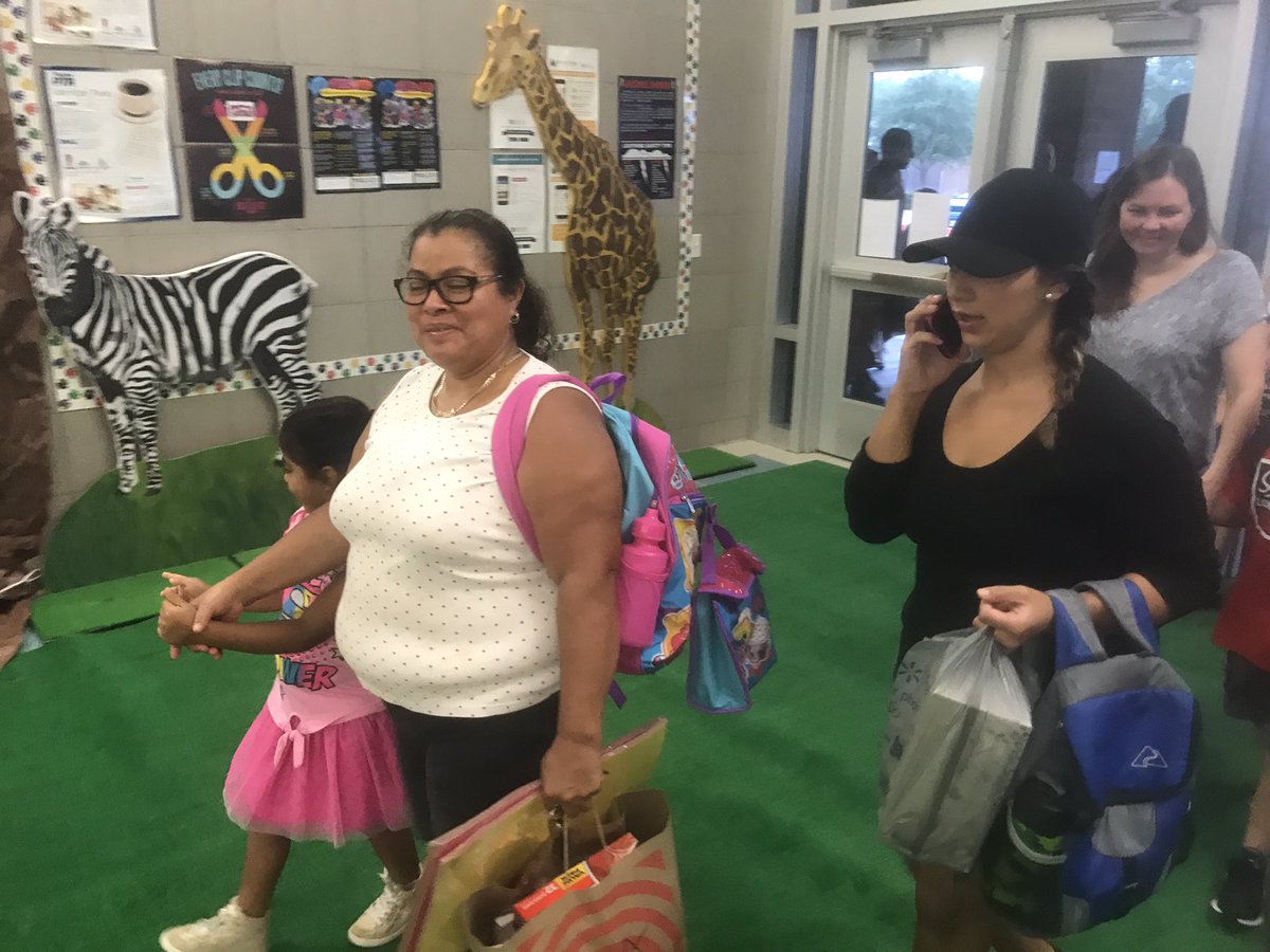 Great start for the first day of school! <a href="/PetersColonyES/">Peters Colony ES</a> #LISDb2s17 <a href="/LewisvilleISD/">Lewisville ISD</a>