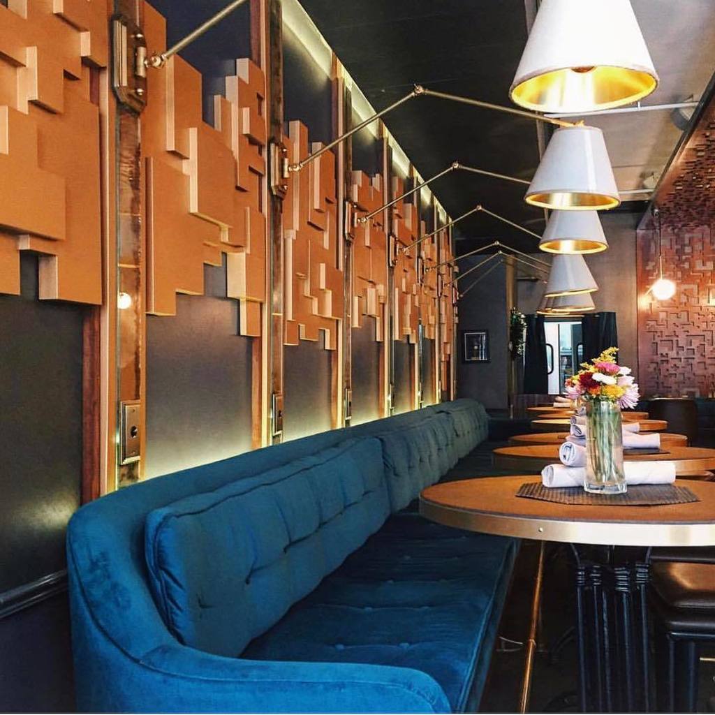 Lyanipowers's tweet photo. Gold+Blue +Velvet.... perfection... #thebennett via @shanikahillocks #hospitalitydesign #restaurantdesign #bardesign #bar #lounge https://t.co/mg3Poto4Xq