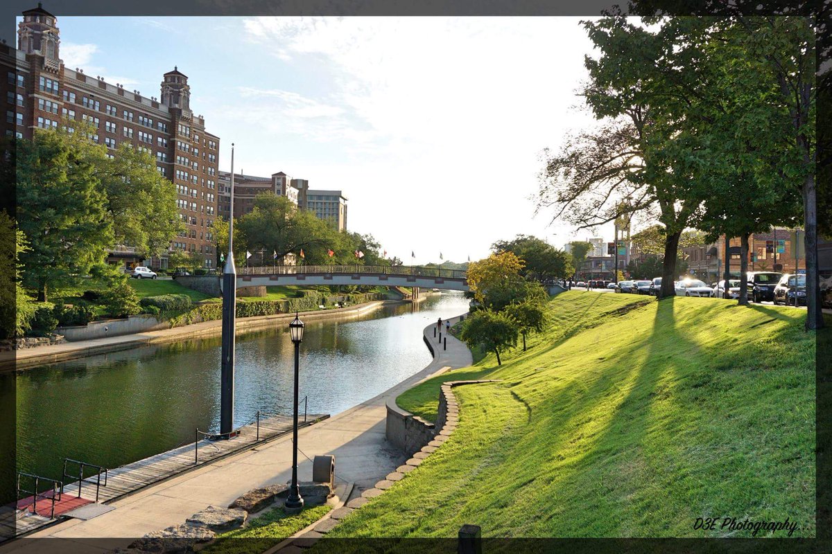 VantourCorp's tweet photo. Good morning in Kansas City. Good time for a boat ride ⛵ with Ambiance on the Water. Visit KC for great experience on US #KCVibe #MidwestFun https://t.co/36xdBP2M1V