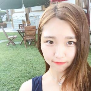 TranKhoitk's tweet photo. OMG! Bạn không thể lỡ qua live stream này. #BIGOLIVE > #girl  뀾 🐛  
https://t.co/63QAGmhKM8 https://t.co/Cvpxy7dG2F