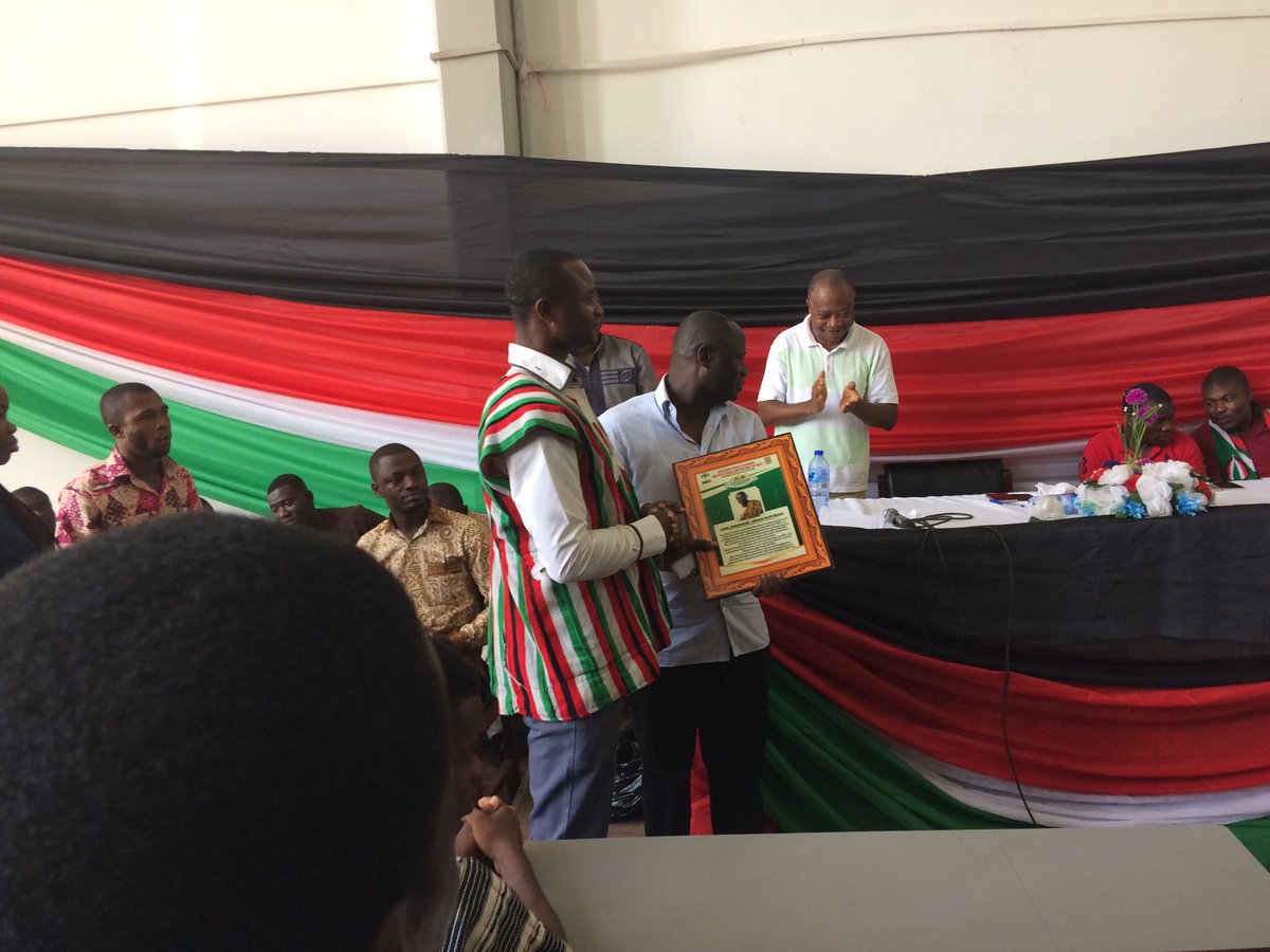 TeinUCC's tweet photo. Honour of citation to Hon. Emmanuel Armah
#handingoverceremony2017
#TeinUCCMustWorkAgain
#ReOrganizingToReCapture https://t.co/SKJQHuyr6H