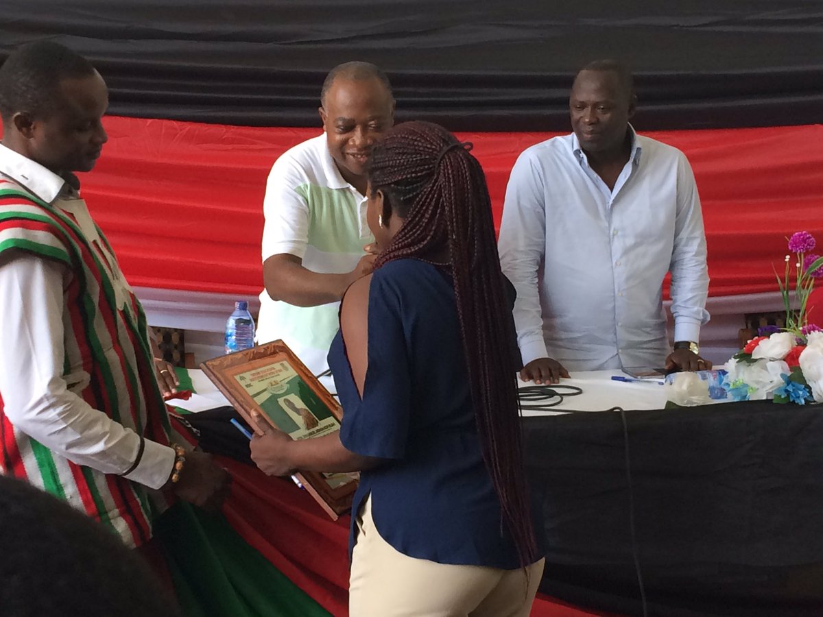 TeinUCC's tweet photo. Honour of citation to Hon. Emmanuel Armah
#handingoverceremony2017
#TeinUCCMustWorkAgain
#ReOrganizingToReCapture https://t.co/SKJQHuyr6H