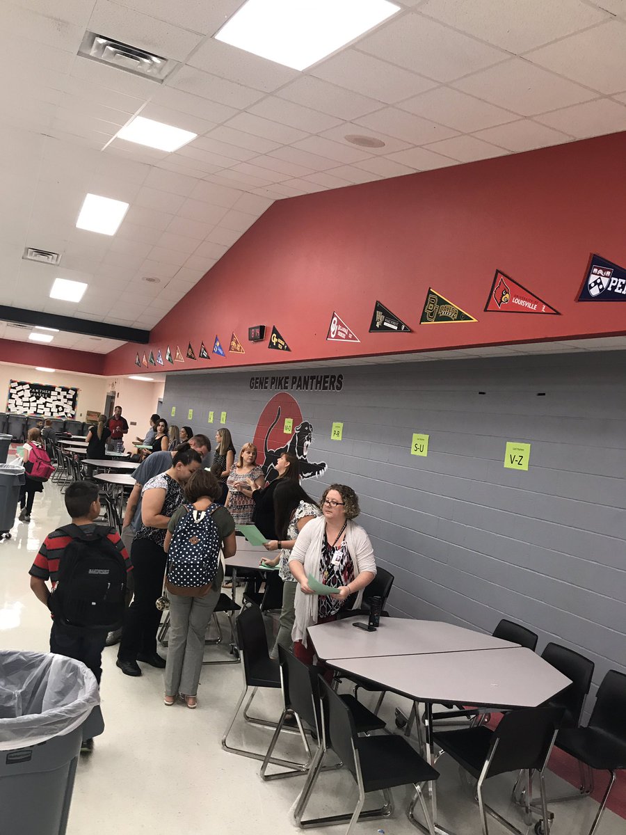 kimlbarker's tweet photo. Got to talk with some @Gene_Pike middle schoolers today. #daymade #kidfix https://t.co/AXw4HabDGw