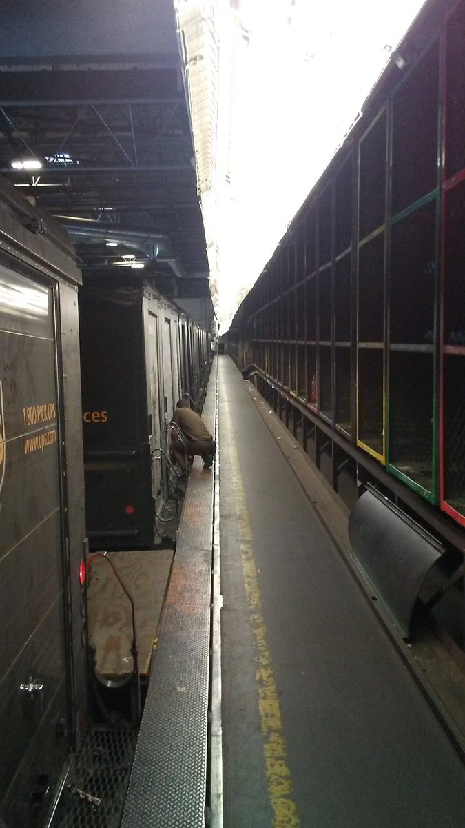 Happy Founders Day to LENKS West drivers. Wrapped boxline, the gift that keeps on giving.