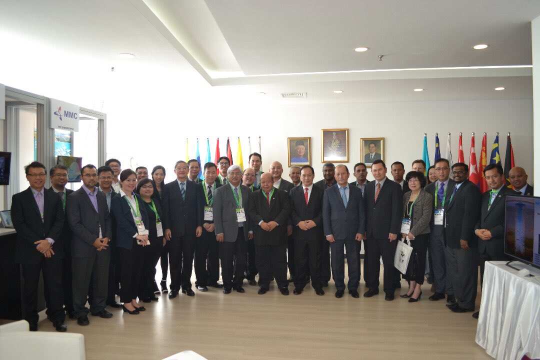 DatoSriDrZul1's tweet photo. Group photograph during the water and wastewater week at the EXPO 2017, ASTANA, KAZAKHSTAN https://t.co/4wGQ9hHtVp