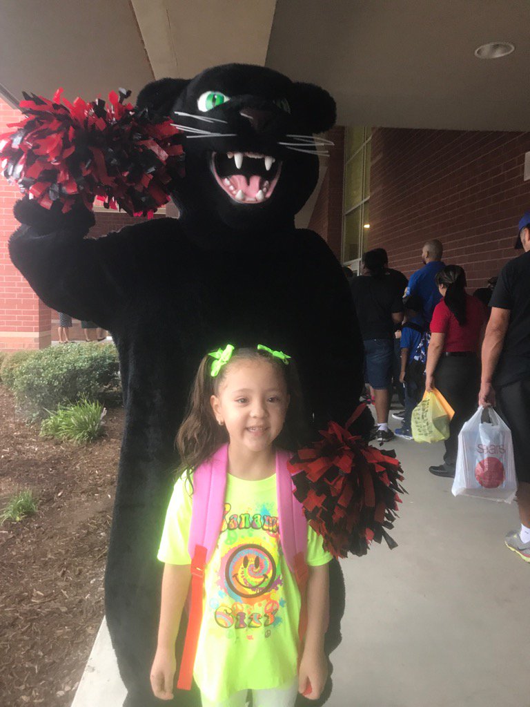Shadow was up early to greet students <a href="/PetersColonyES/">Peters Colony ES</a> #LISDb2s17 #lisdthrive @LISDWellness