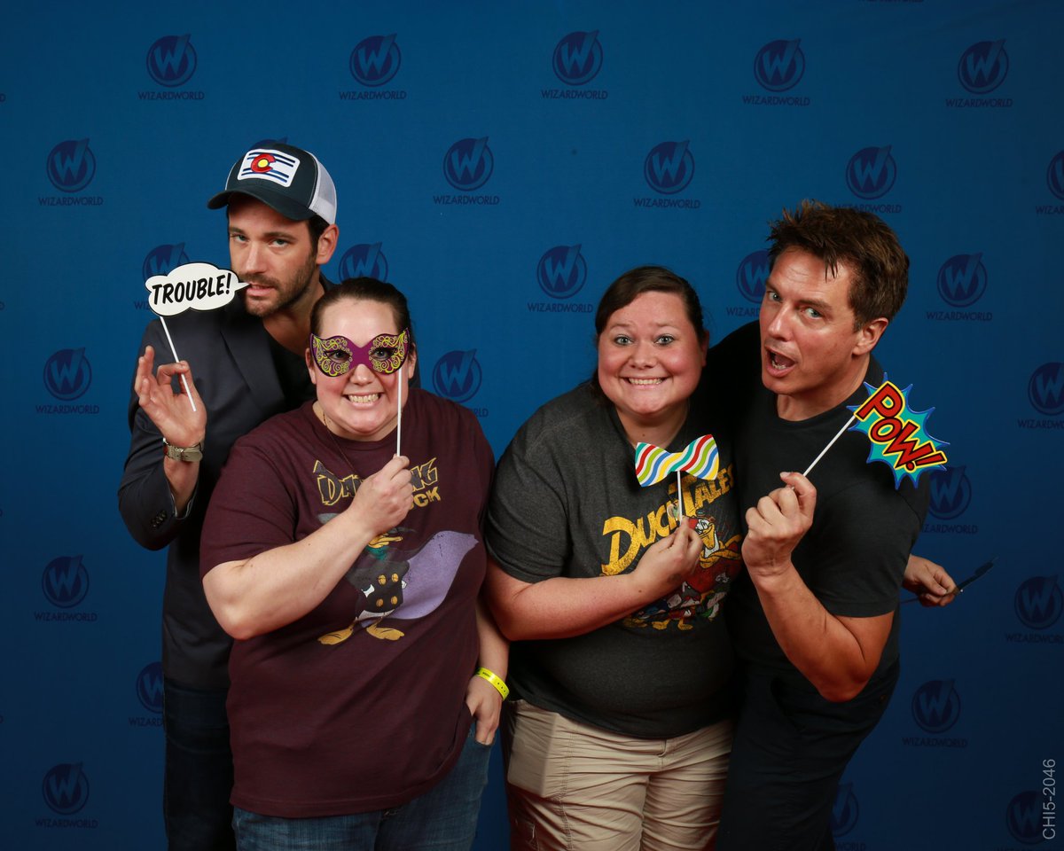 CDonnellBR's tweet photo. 📷| Colin com fãs na #WizardWorldChicago https://t.co/KKF2L5AI1l