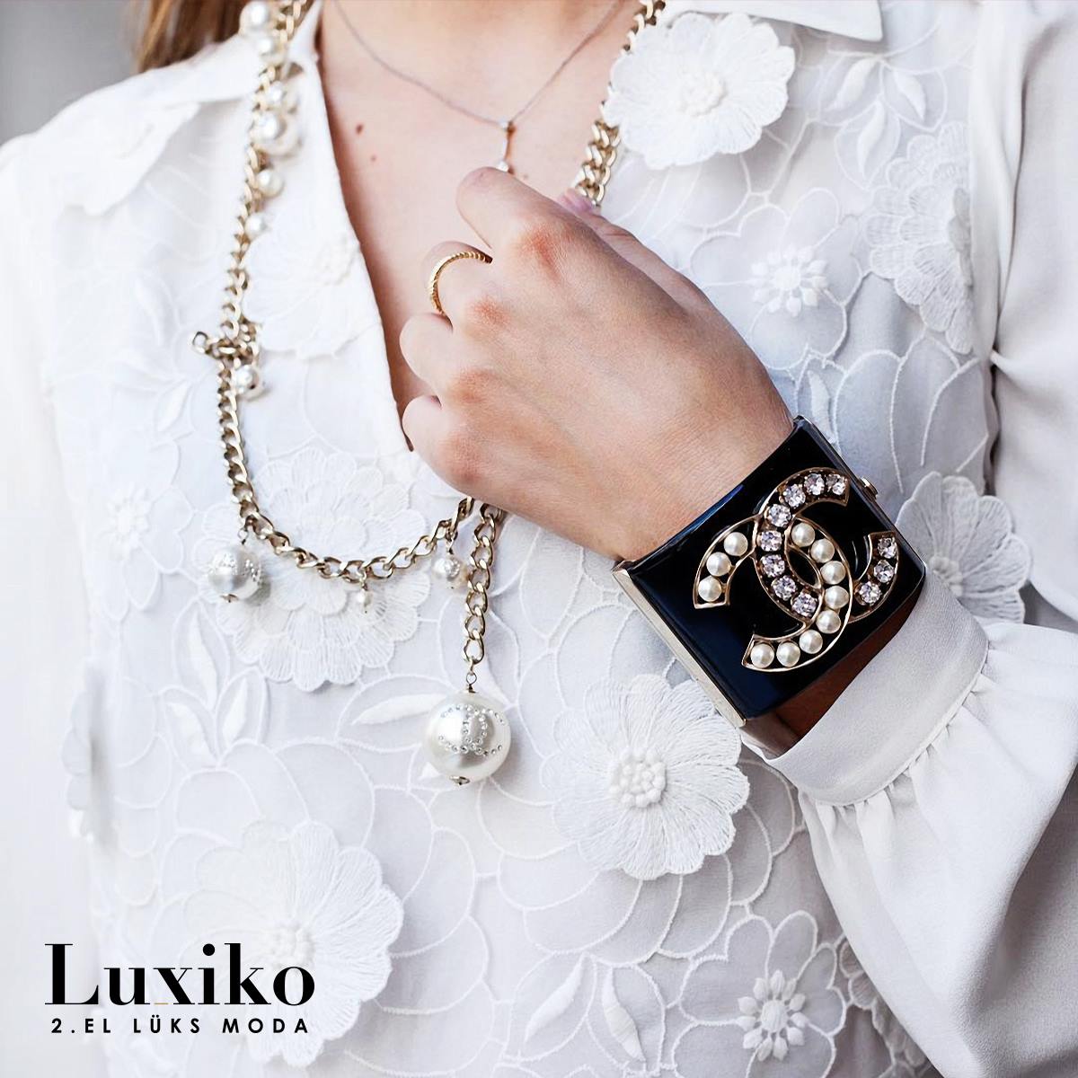 luxikocom's tweet photo. Bayram kombinlerinizi şenlendirecek aksesuarları keşfet: https://t.co/xupI0z2kmp
#lüks #moda #ikinciel #aksesuar #accesories https://t.co/MH1OoeP4NU