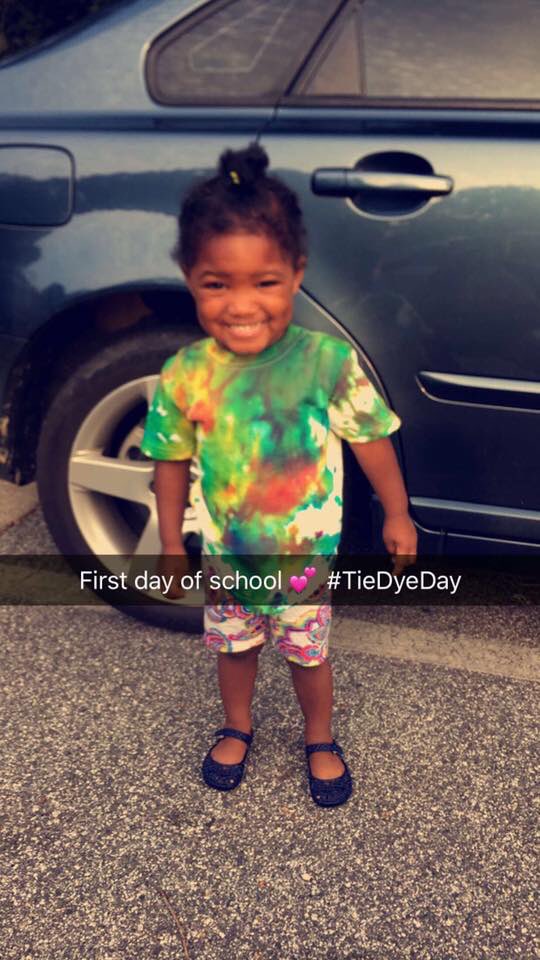 JUSTDOIT_NIKE7's tweet photo. First day back in school an it's tie-dye an guess who made the shirt meee #MvpMe #proud father 😝 https://t.co/jXMPWhYG9G