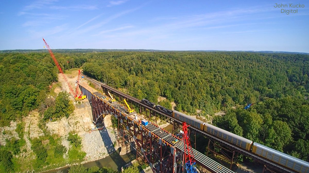 john_kucko's tweet photo. New &amp; Old:  Amazing view of rail span being built at Letchworth SP in WNY that'll soon replace 1875 bridge @GoRail @I_LOVE_NY @NYstateparks https://t.co/2eY86Y6gfn