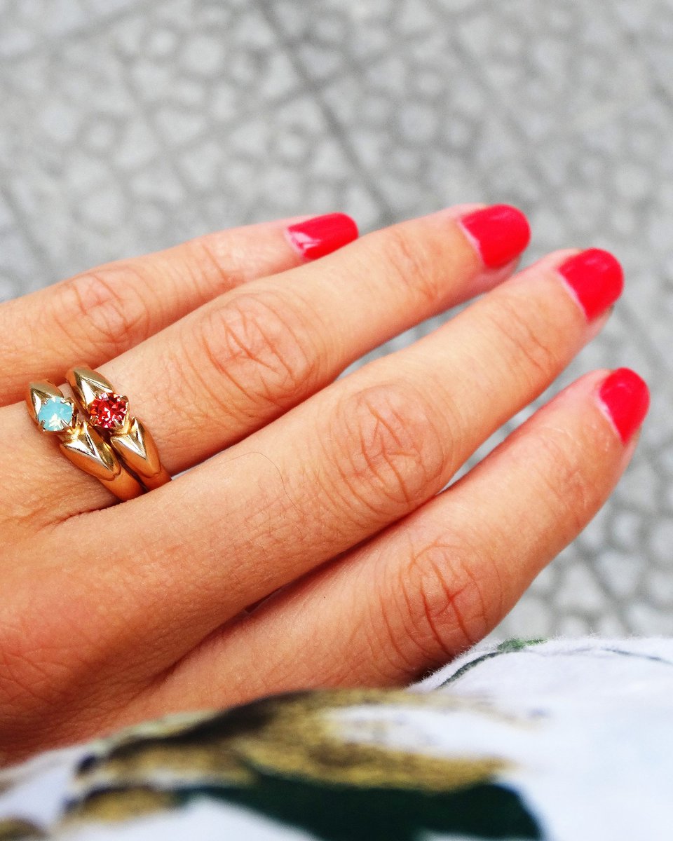 nailconceptbio's tweet photo. Estos #anillos juntos son lo más 🔝Si no vives en #Bilbao  y los quieres te los mandamos #gratis! 😊 #complementos #joyas 
PVP:25€/unidad https://t.co/Fqv0G6VkPs