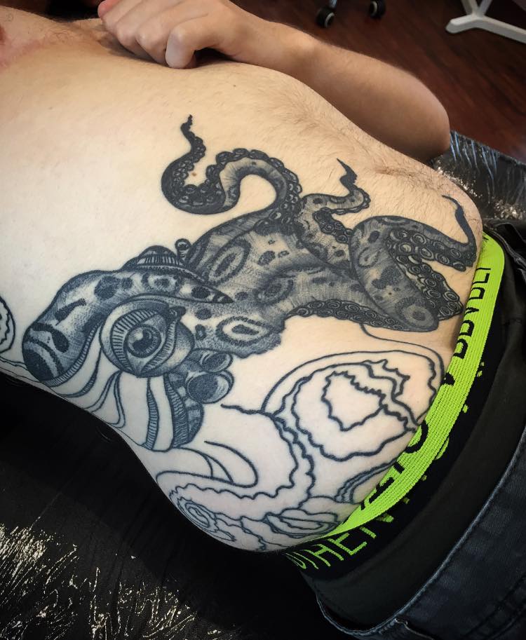 Make sure to check our Insta story for updates on pieces in progress (@prideandglorystudio) Like this blackwork Octopus on the lovely Ollie🐙