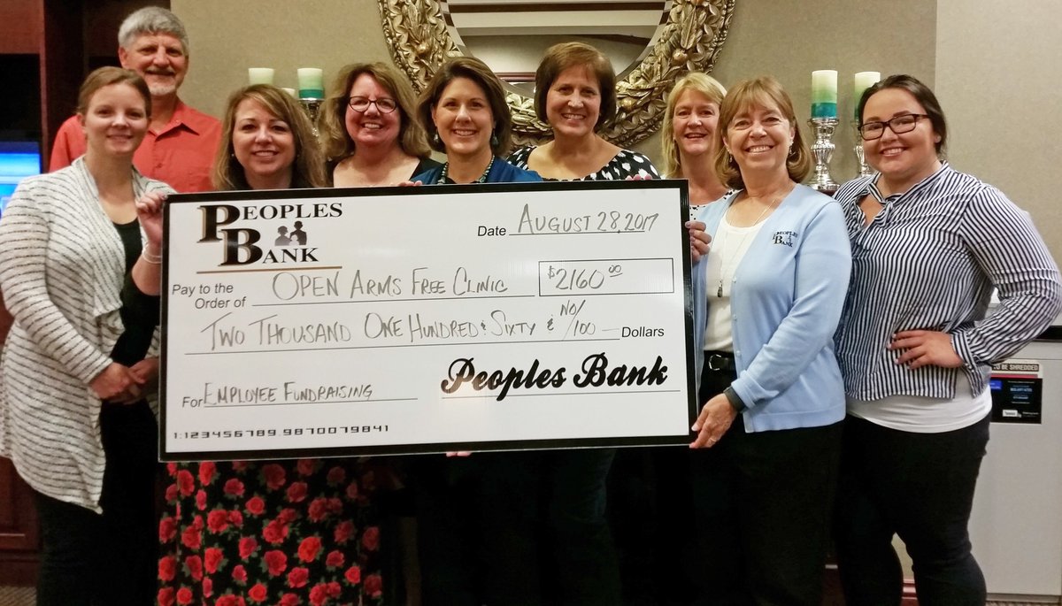 PeoplesBankWI's tweet photo. Our employees are proud to donate the proceeds from our silent auction to the amazing @OpenArmsFree in #Elkhorn. You are truly an asset! https://t.co/6ZMvKeUr0Z
