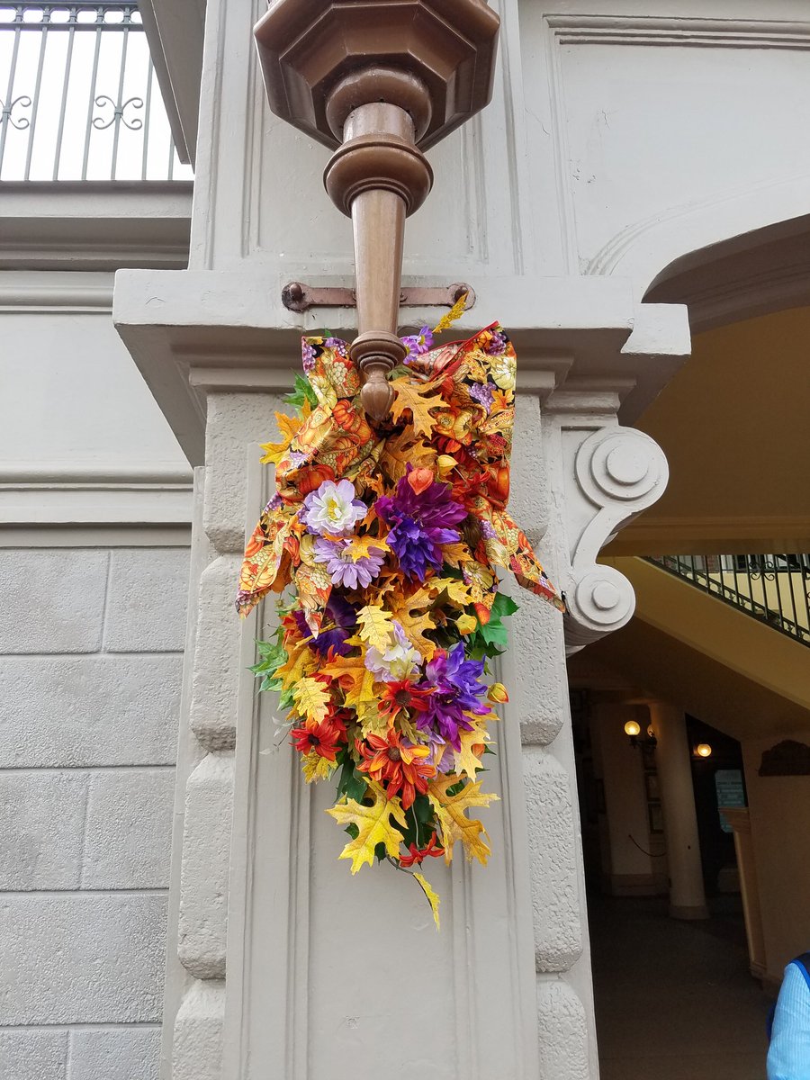 luv_GOD_n_beach's tweet image. Love the touch of purple! #MKMagic #Halloween