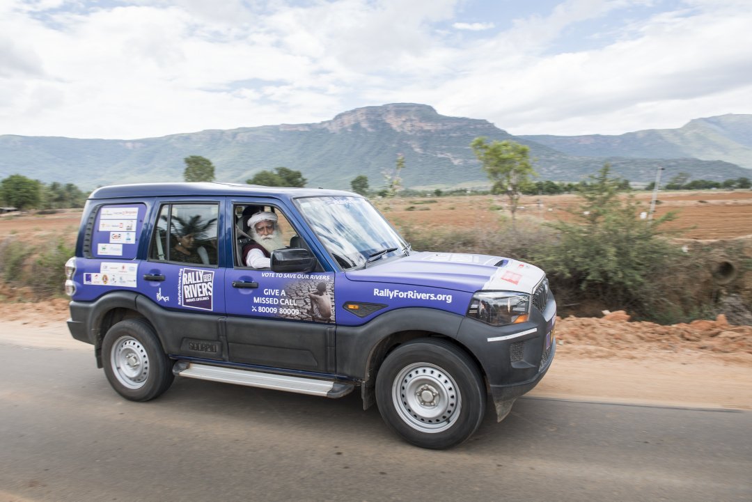 SadhguruJV's tweet photo. Revitalizing our Rivers is a responsibility that our generation must fulfill. Gratitude for your support. -Sg @anandmahindra #RallyForRivers https://t.co/8WrZ8G7NyP